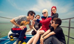 两兄妹相互爆料视频,两兄妹互爆隐私，温馨瞬间曝光